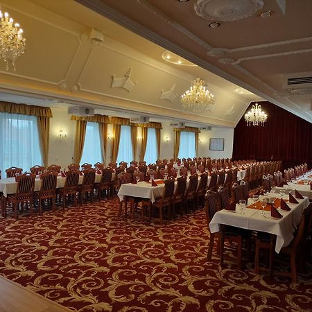 Hotel Korona Wellness, Rendezveny Es Borszalloda Eger Bagian luar foto