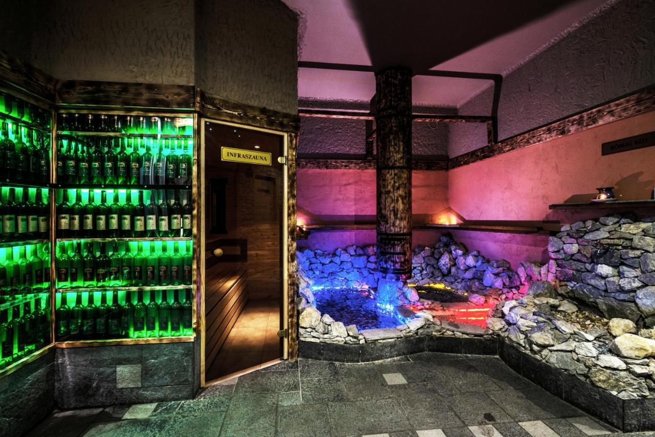 Hotel Korona Wellness, Rendezveny Es Borszalloda Eger Bagian luar foto