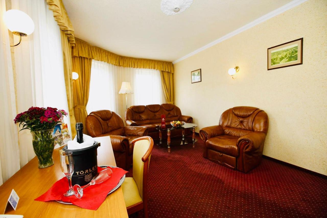 Hotel Korona Wellness, Rendezveny Es Borszalloda Eger Ruang foto