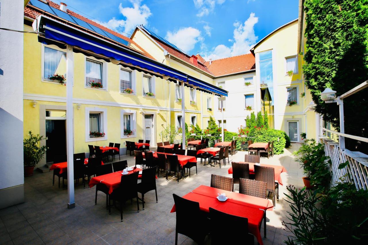 Hotel Korona Wellness, Rendezveny Es Borszalloda Eger Bagian luar foto