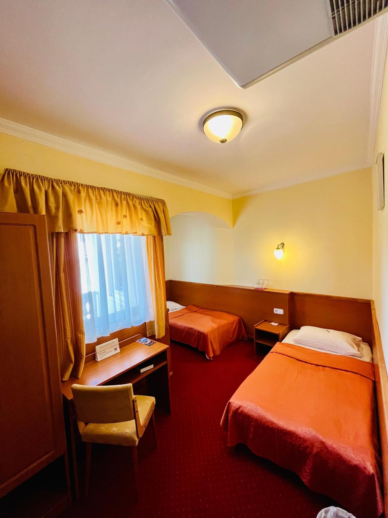 Hotel Korona Wellness, Rendezveny Es Borszalloda Eger Ruang foto