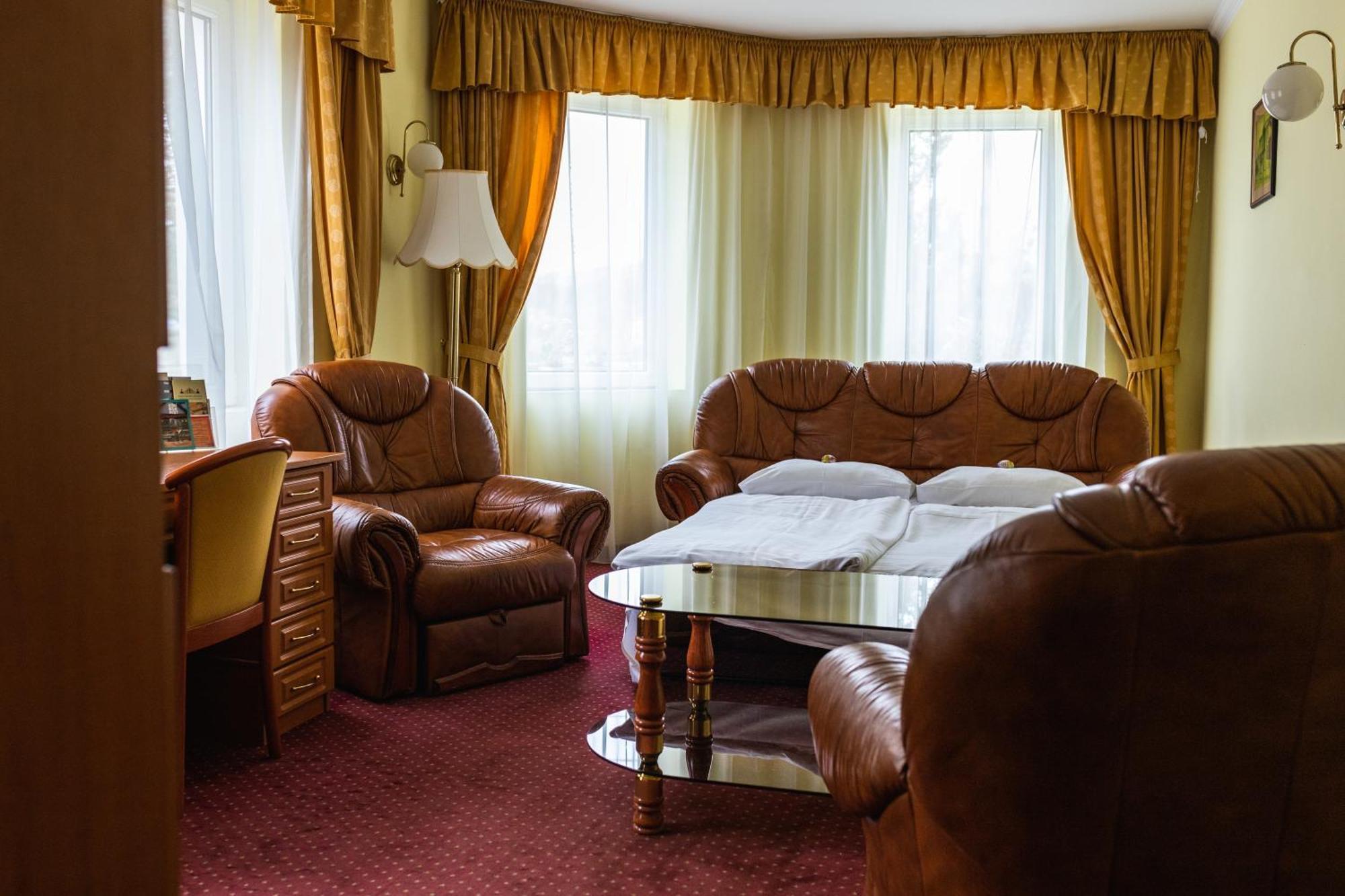 Hotel Korona Wellness, Rendezveny Es Borszalloda Eger Ruang foto