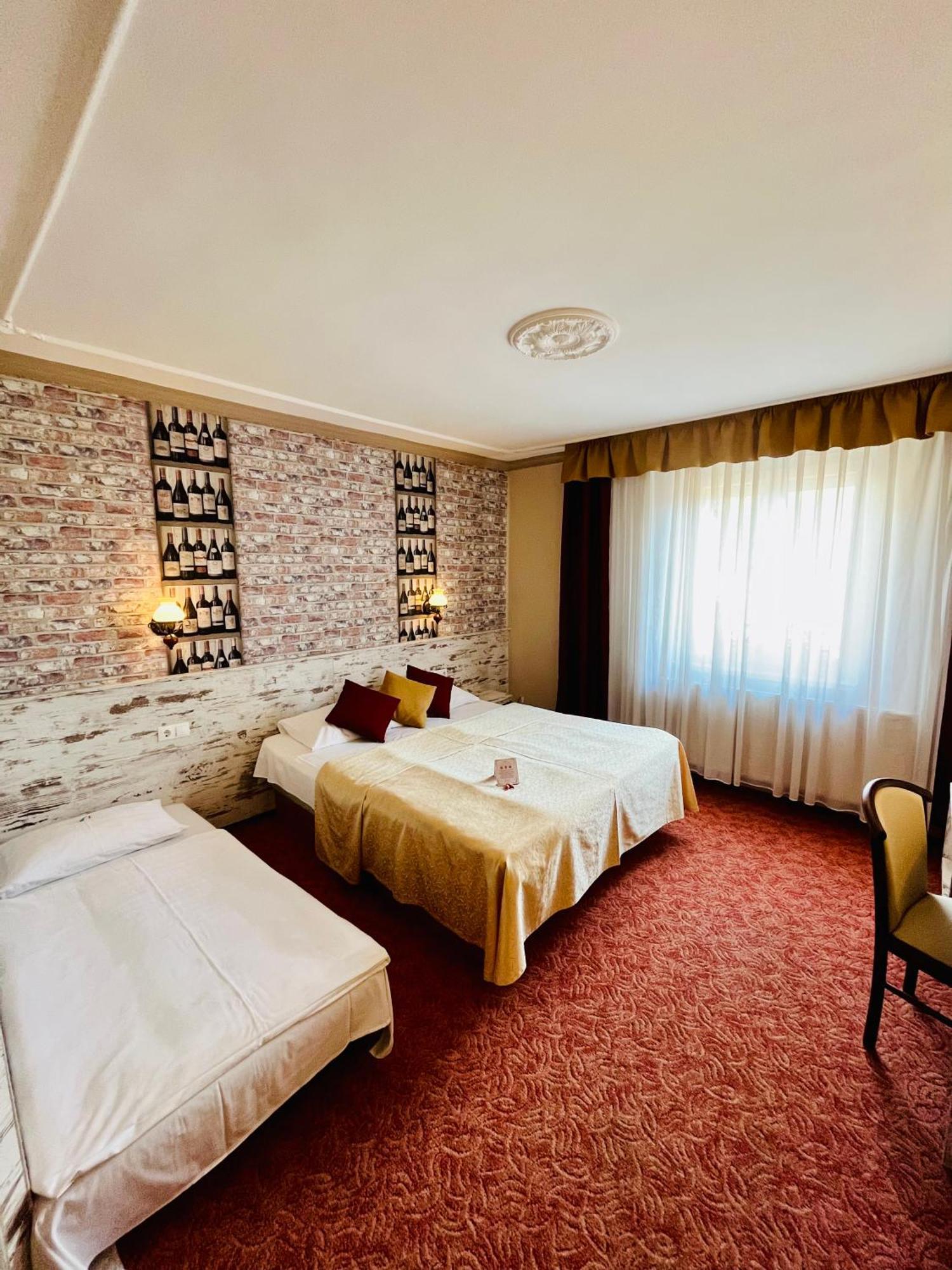 Hotel Korona Wellness, Rendezveny Es Borszalloda Eger Ruang foto
