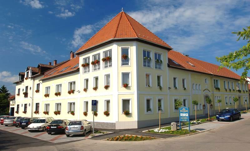 Hotel Korona Wellness, Rendezveny Es Borszalloda Eger Bagian luar foto