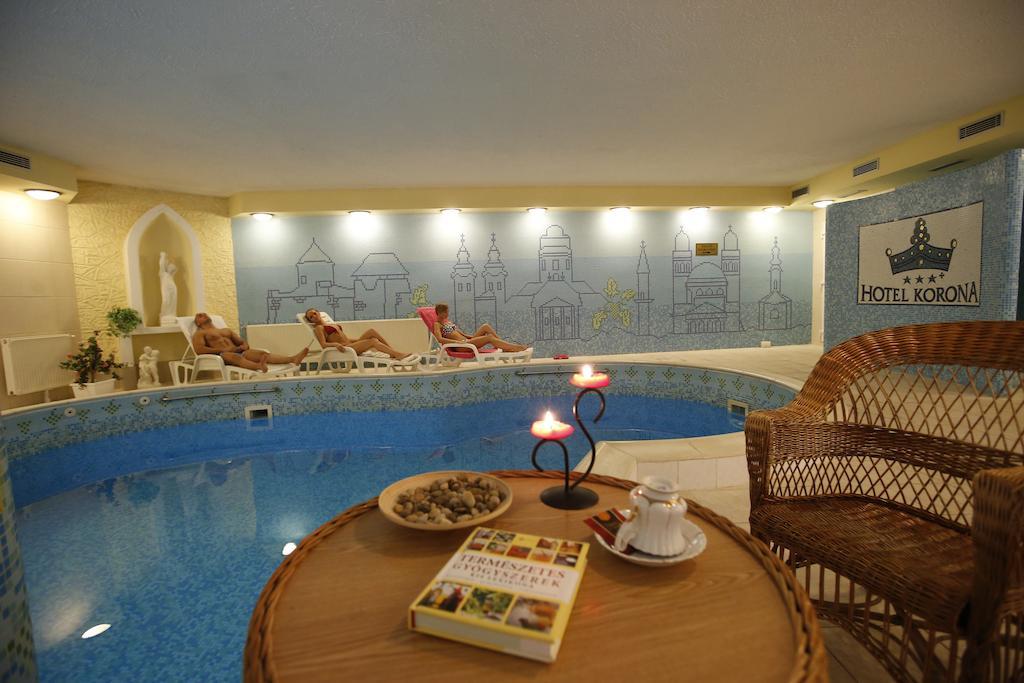 Hotel Korona Wellness, Rendezveny Es Borszalloda Eger Bagian luar foto