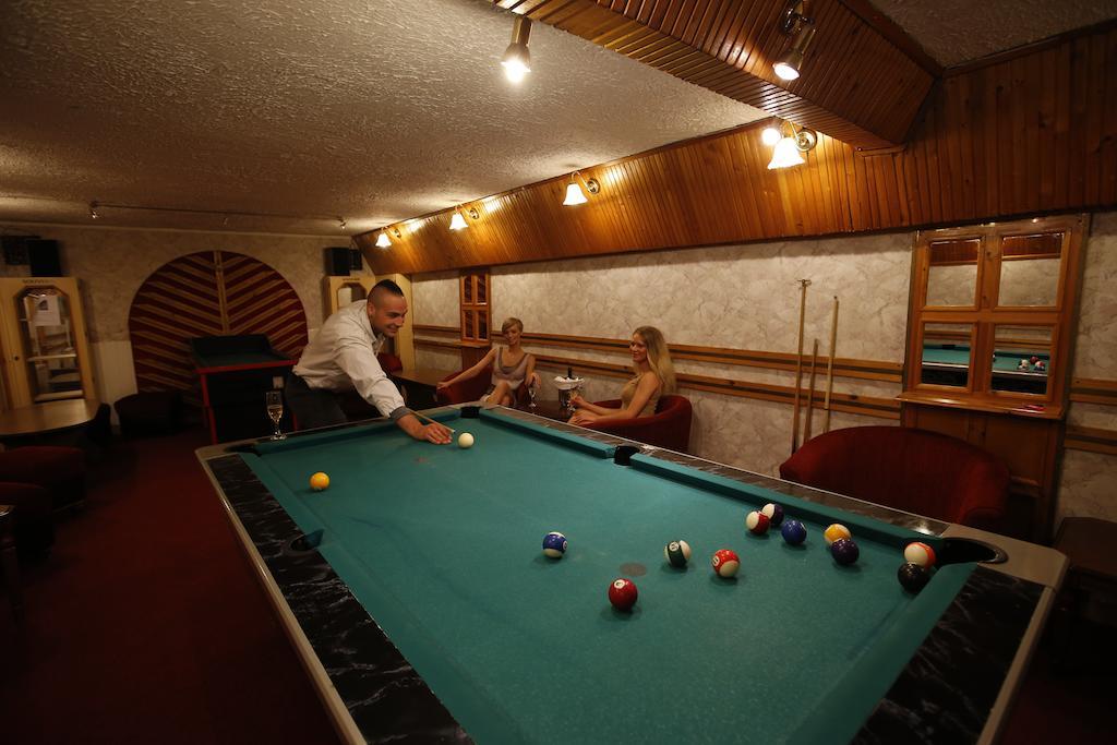 Hotel Korona Wellness, Rendezveny Es Borszalloda Eger Bagian luar foto