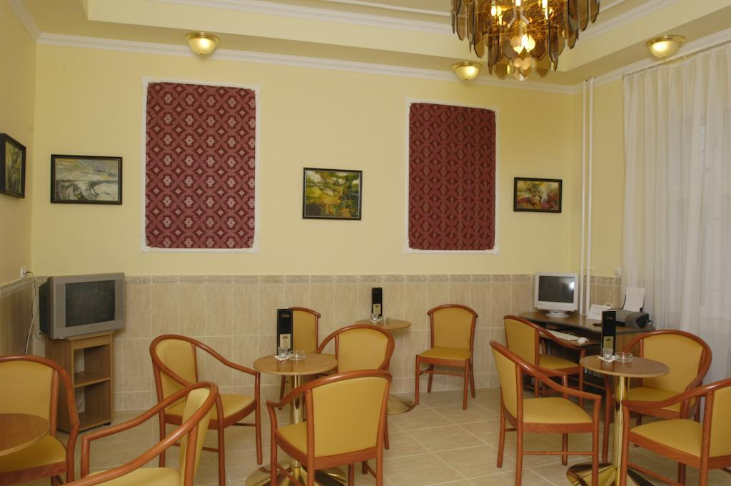 Hotel Korona Wellness, Rendezveny Es Borszalloda Eger Restoran foto