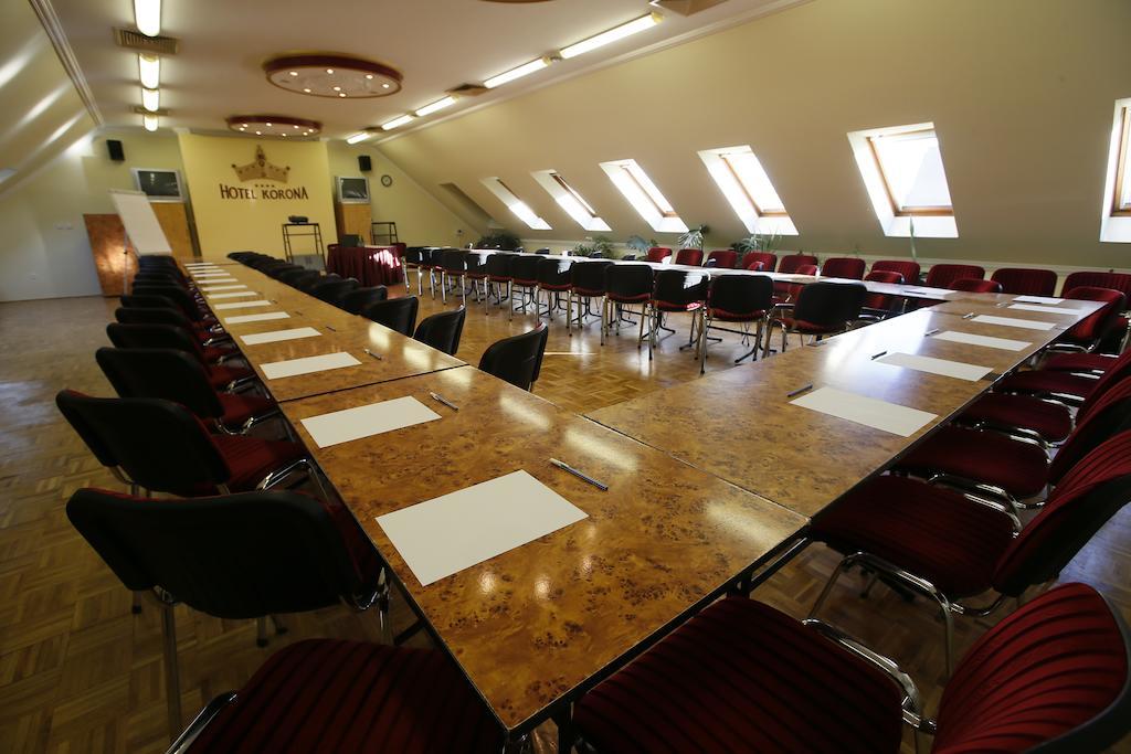 Hotel Korona Wellness, Rendezveny Es Borszalloda Eger Bagian luar foto